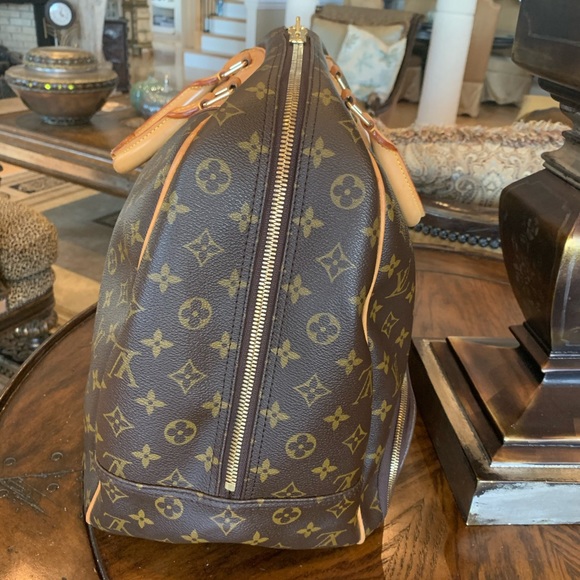 Louis Vuitton Evasion Luggage - Picture 4 of 16